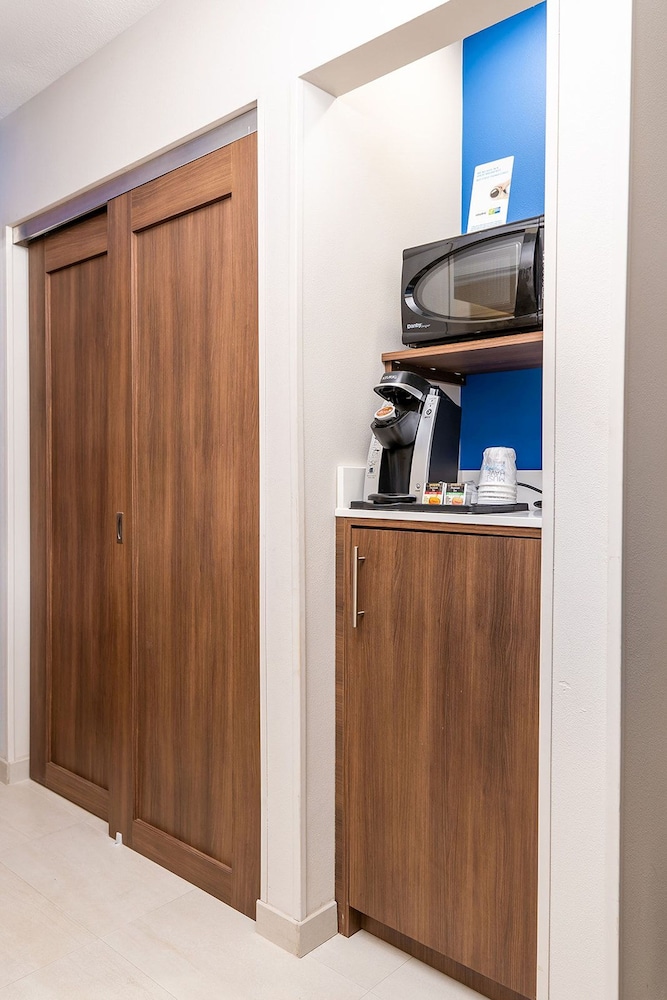 Holiday Inn Express San Clemente N – Beach Area 11/60