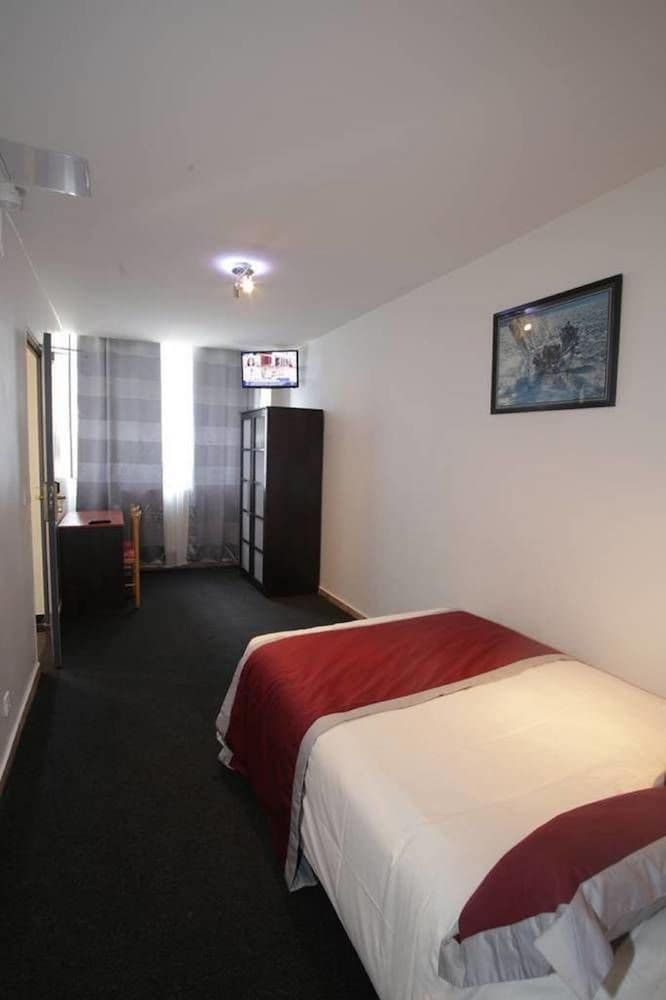 LUXOR BASTILLE HOTEL 17/61