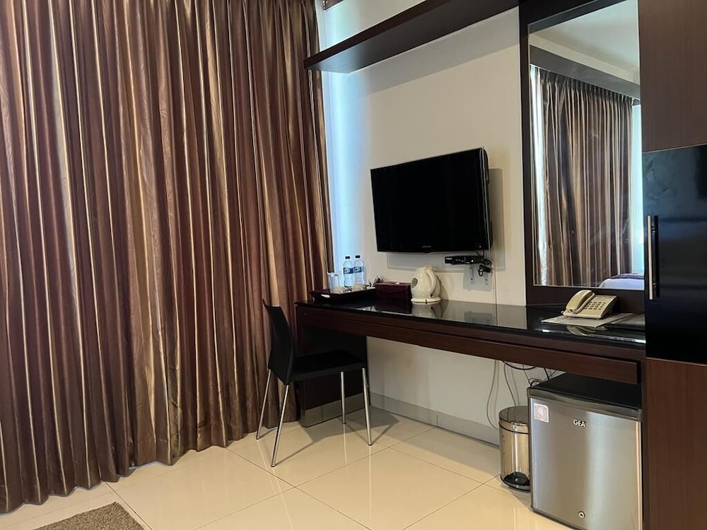 Ayla City Hotel 51/57