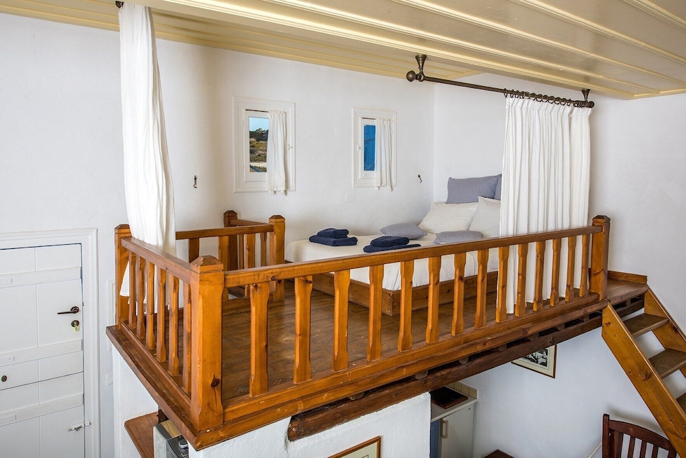Lighthouse Hotel 3/47