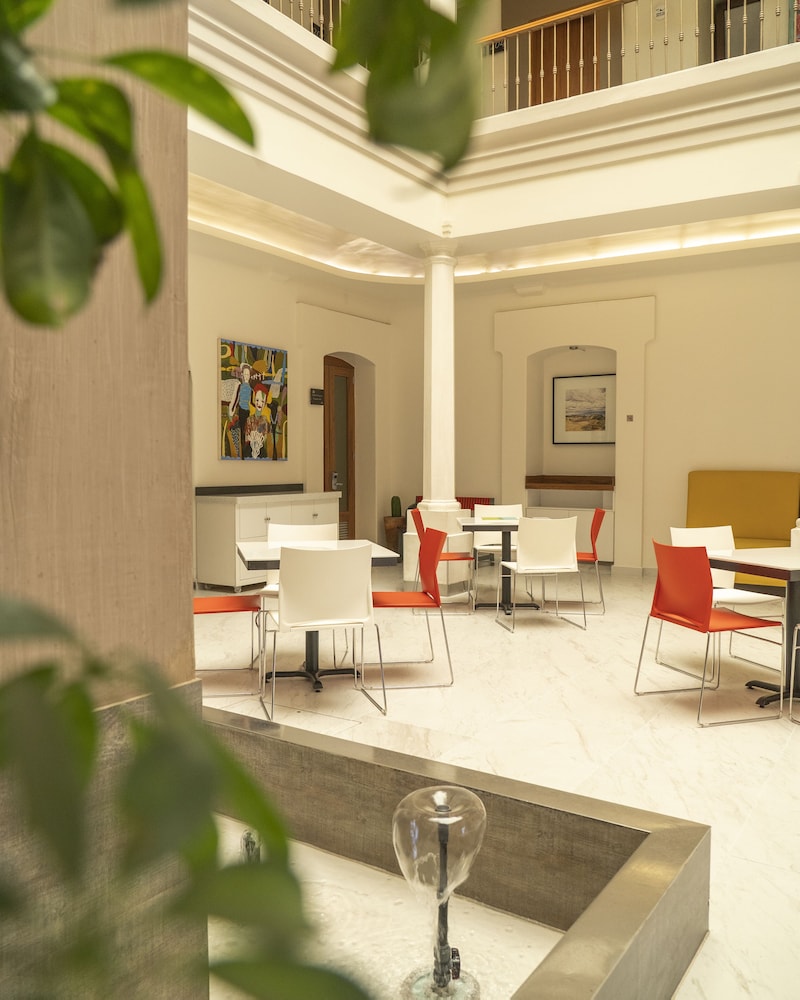 Hotel Abu 45/63