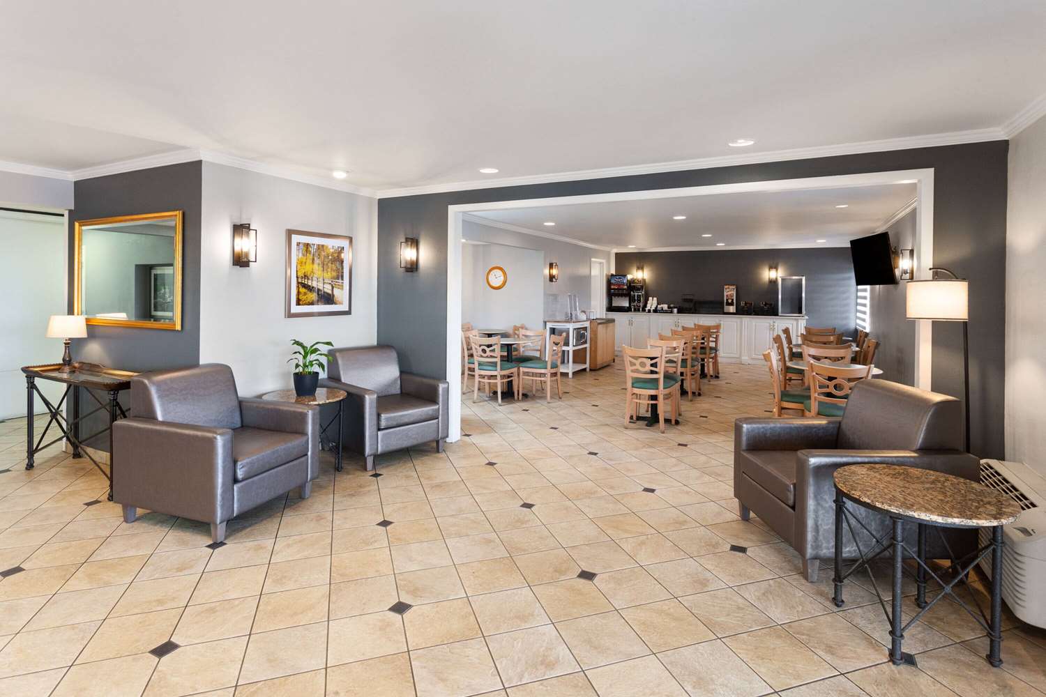 La Quinta Inn by Wyndham Cleveland Independence 5/13