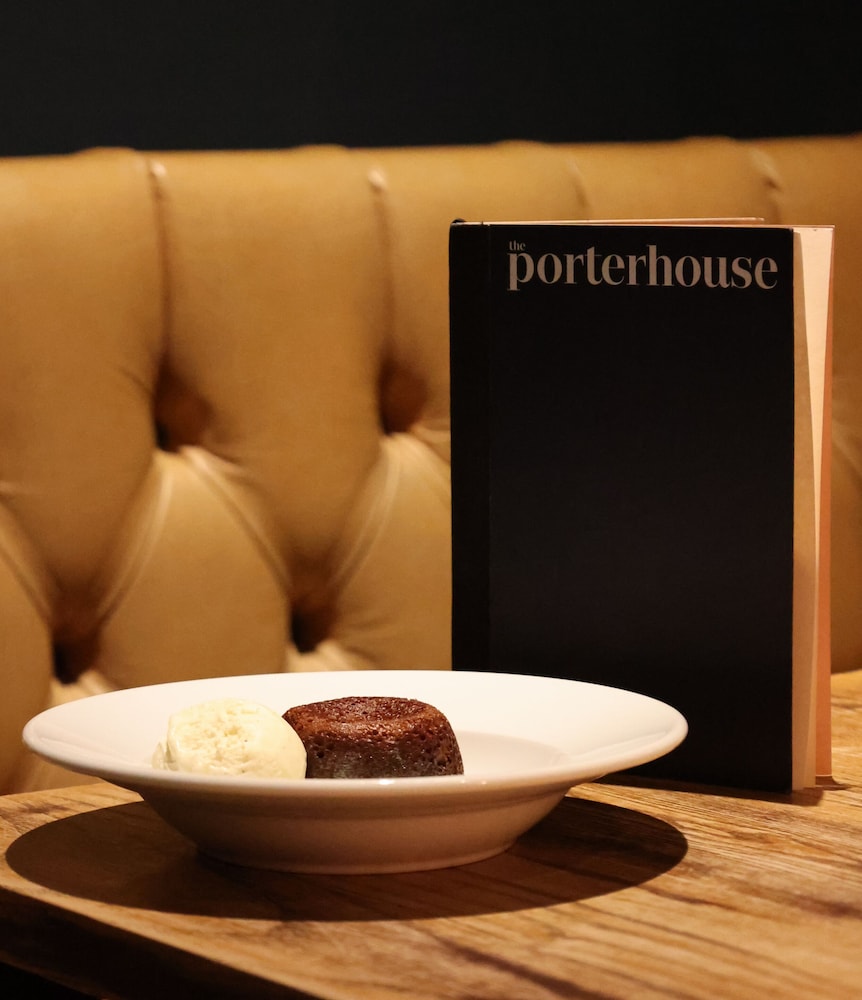 The Porterhouse Grill & Rooms 26/50