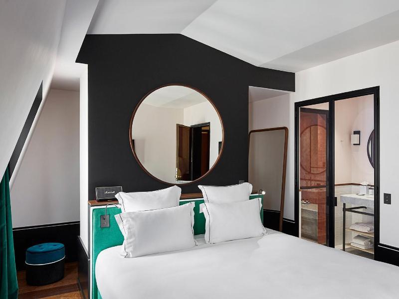 Indulgence, Deluxe, King Bed