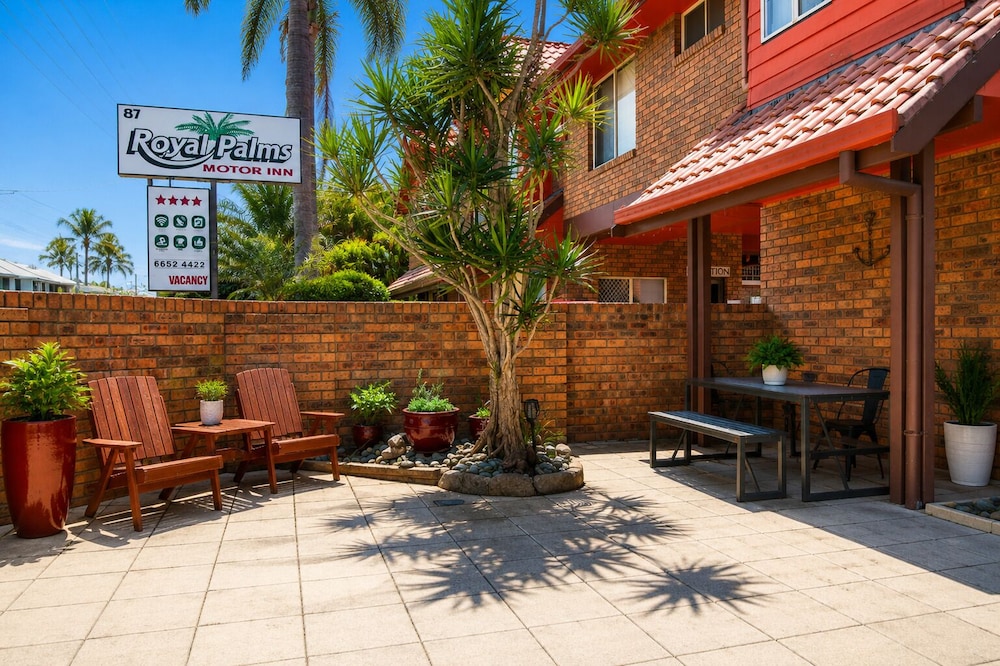 ROYAL PALMS MOTOR INN 71/76