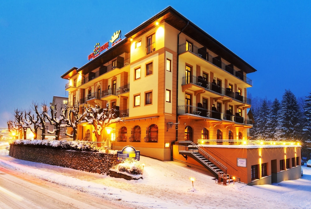 Euro Youth Hotel & Krone 4/66