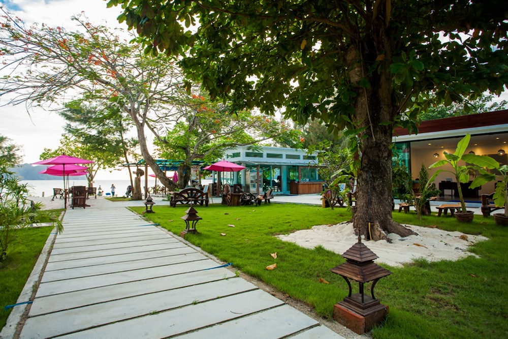 Paradise Resort Phi Phi 63/71
