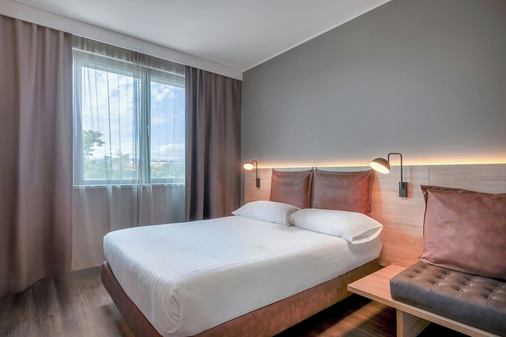Room, Queen Bed, with View