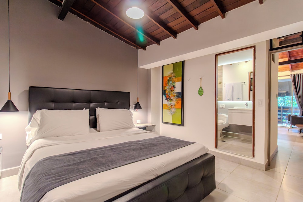 Victorian, Apartment, Queen Bed, Balcony