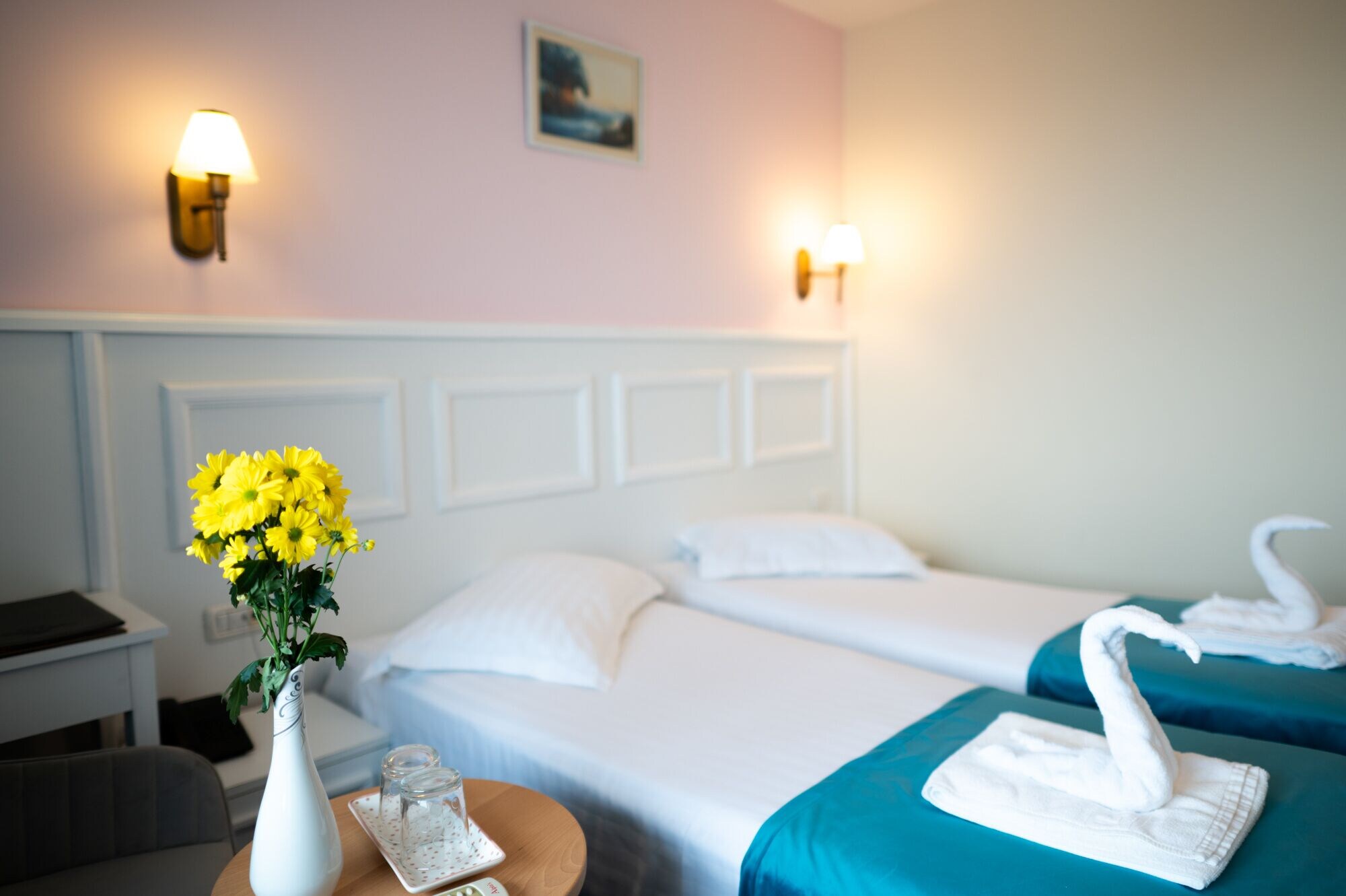 Superior, Twin Beds, Lateral Side Sea View