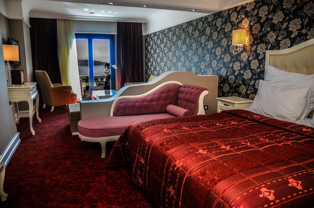 Paradise Island Hotel 18/50