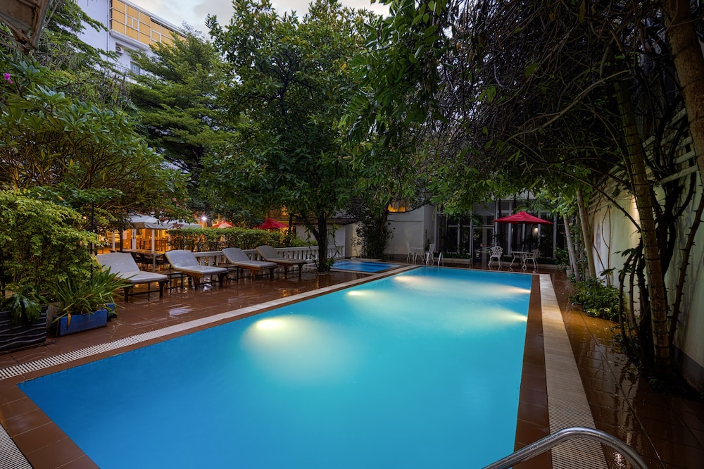 Skyline Boutique Hotel 48/50