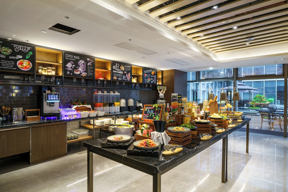 UrCove By Hyatt Shenzhen Futian CBD 40/46