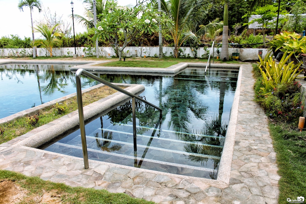 Bravo Resorts Munting Paraiso 1/49