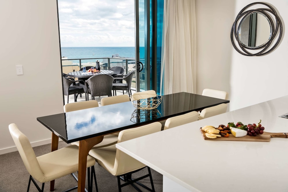 Ramada by Wyndham VetroBlu Scarborough Beach 45/55
