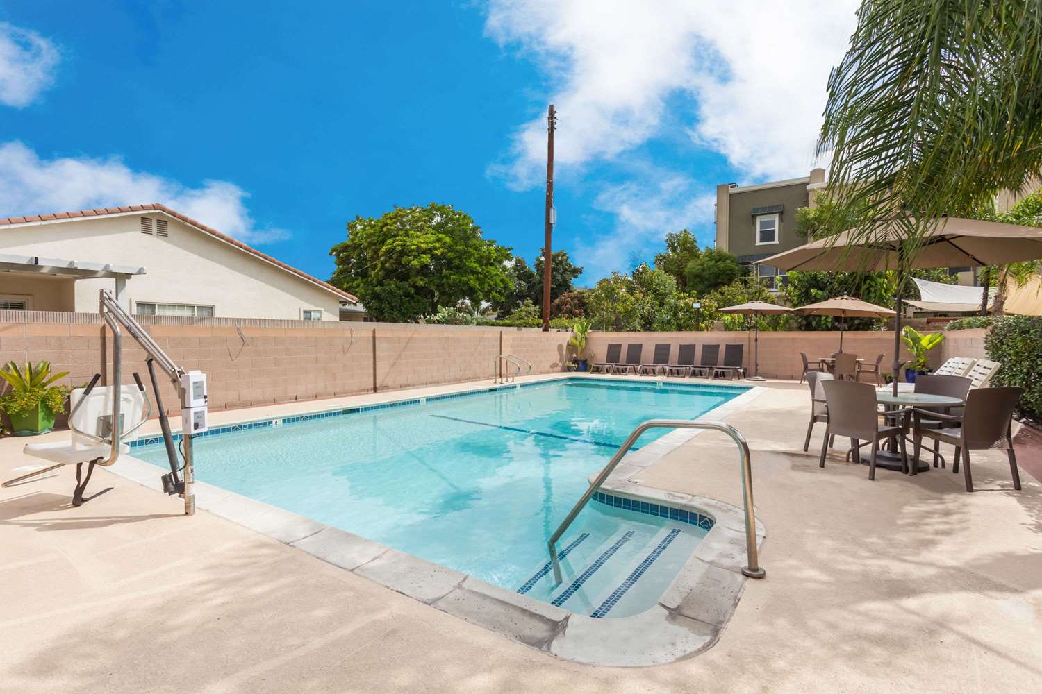 Harbor Inn And Suites 10/17