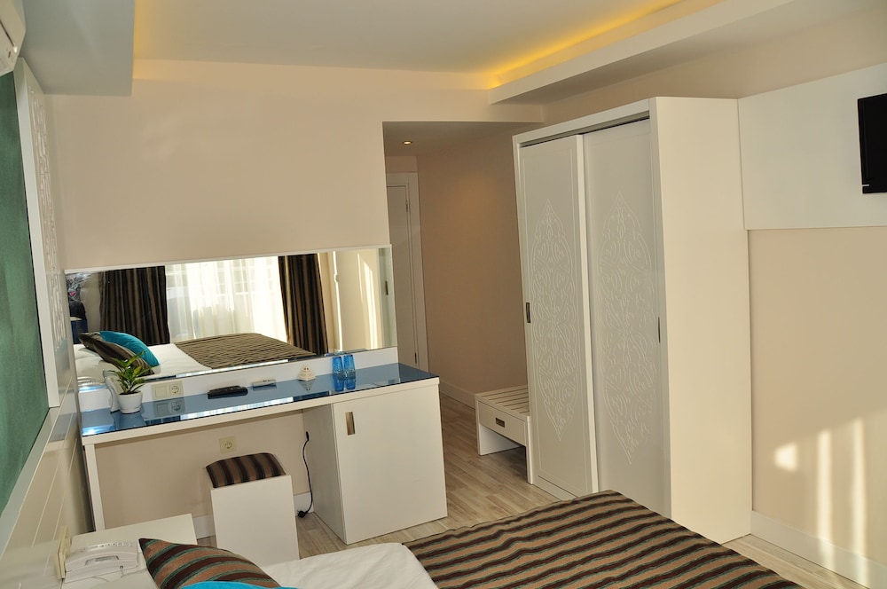 Aura Boutique Hotel 44/49