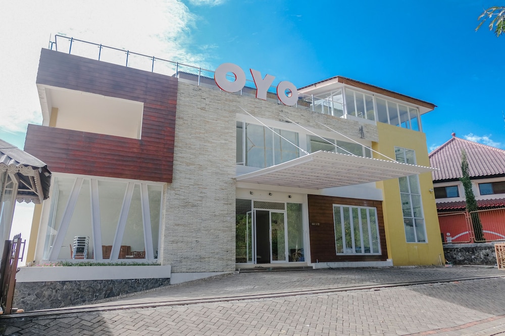 Hotel O Batu near Jatim Park formerly Villa Bukit Panderman Residence 7/49