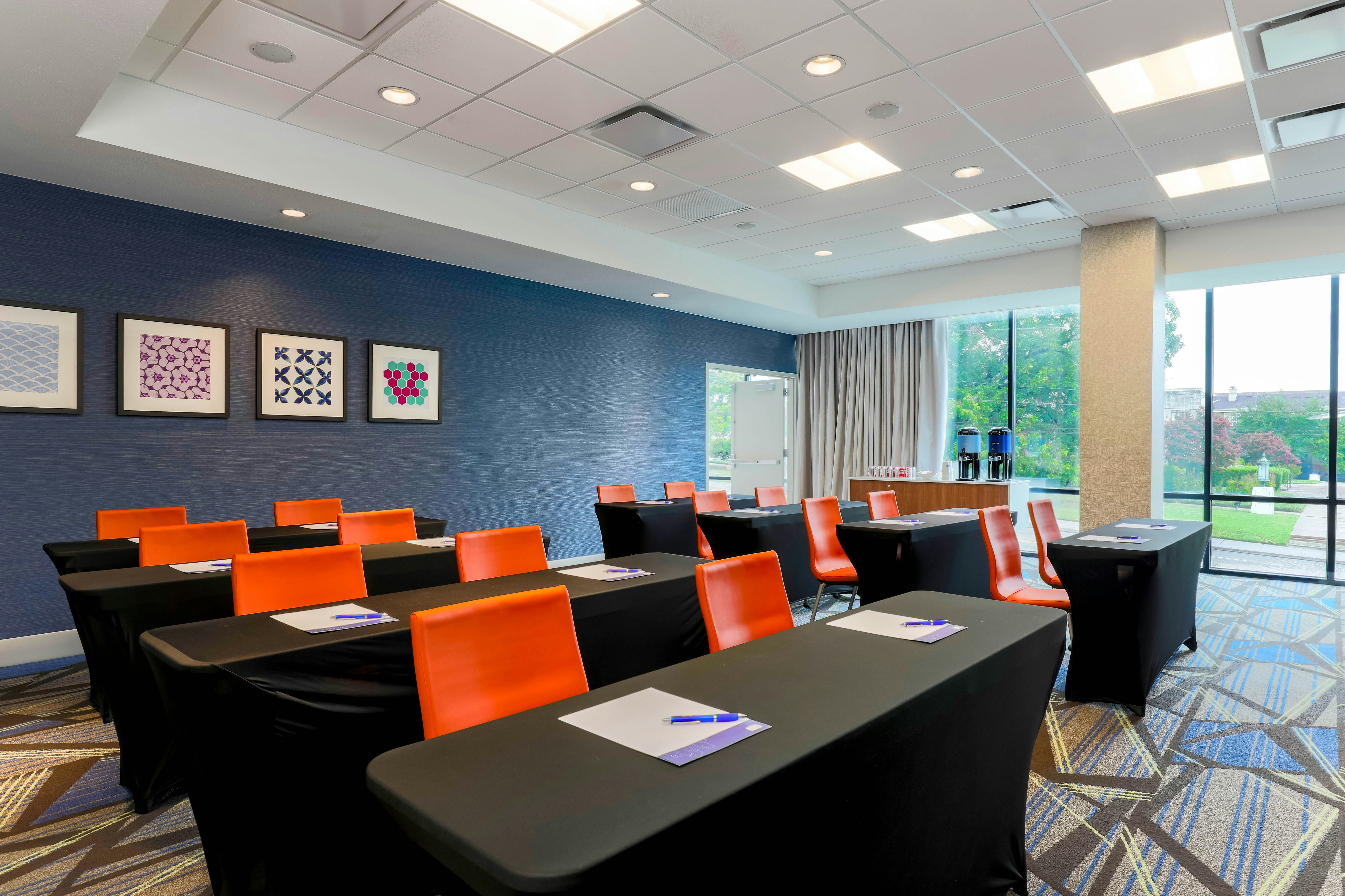 Holiday Inn Express & Suites Downtown Fort Worth 52/55