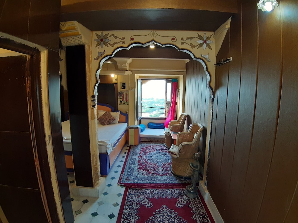 Vista Rooms at Old Royal Palace 20/38