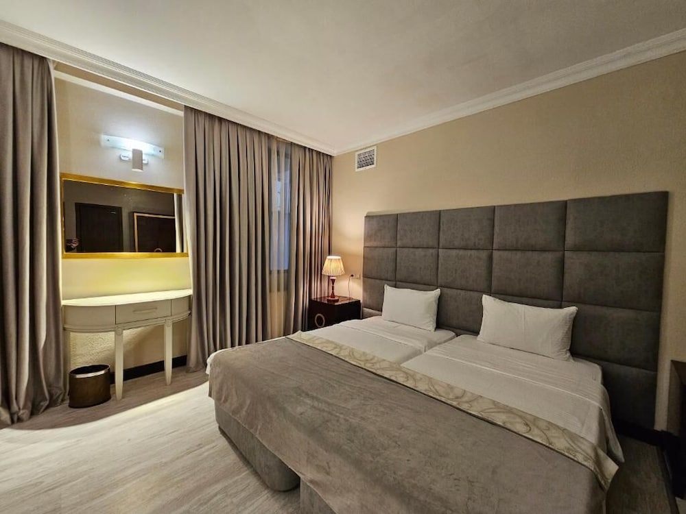 The Crown Hotel 26/50