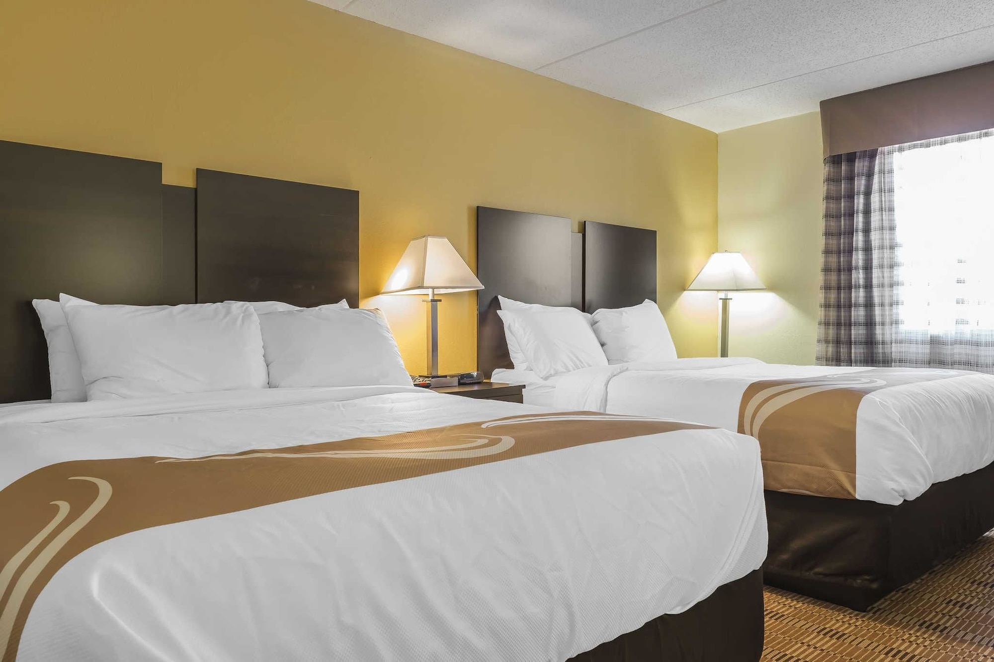 STANDARD, 2 QUEEN BEDS