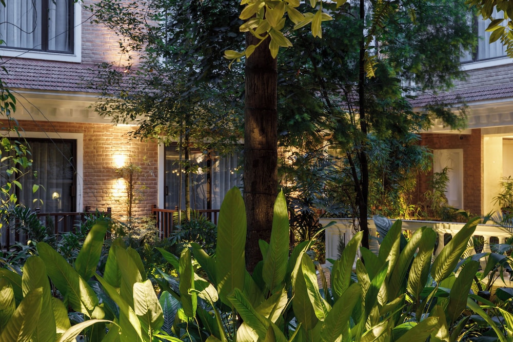 Hotel Thrive, A Tropical Courtyard 58/66
