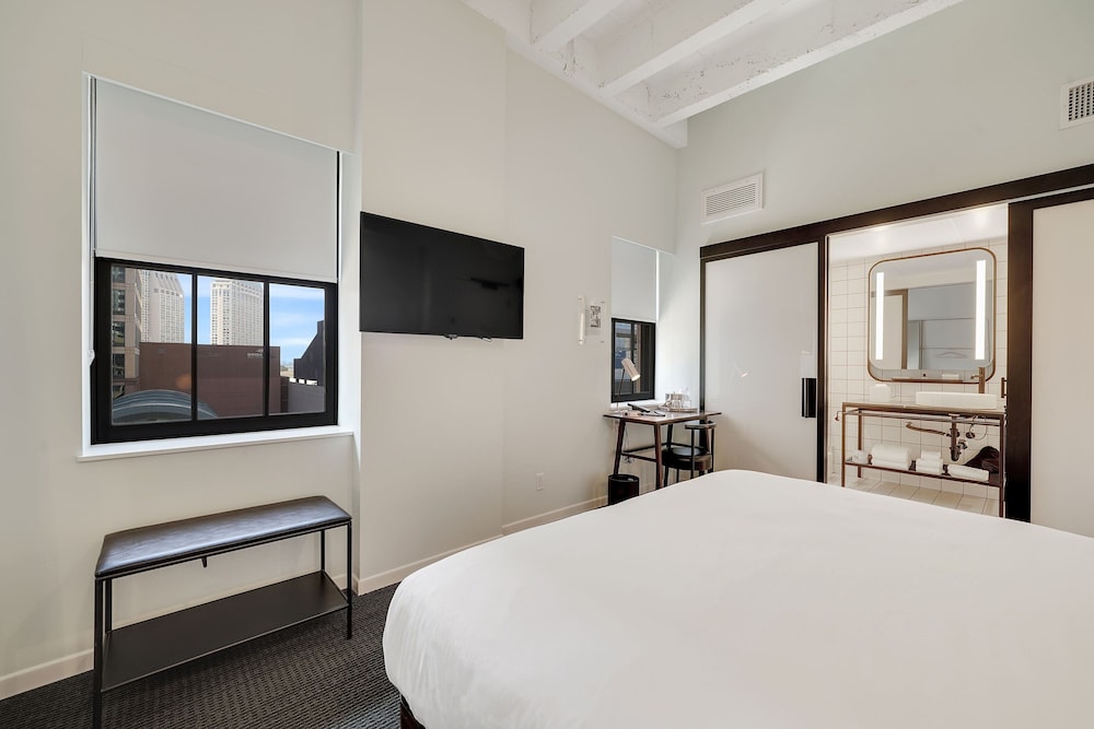 COZY, GUEST ROOM, KING BED