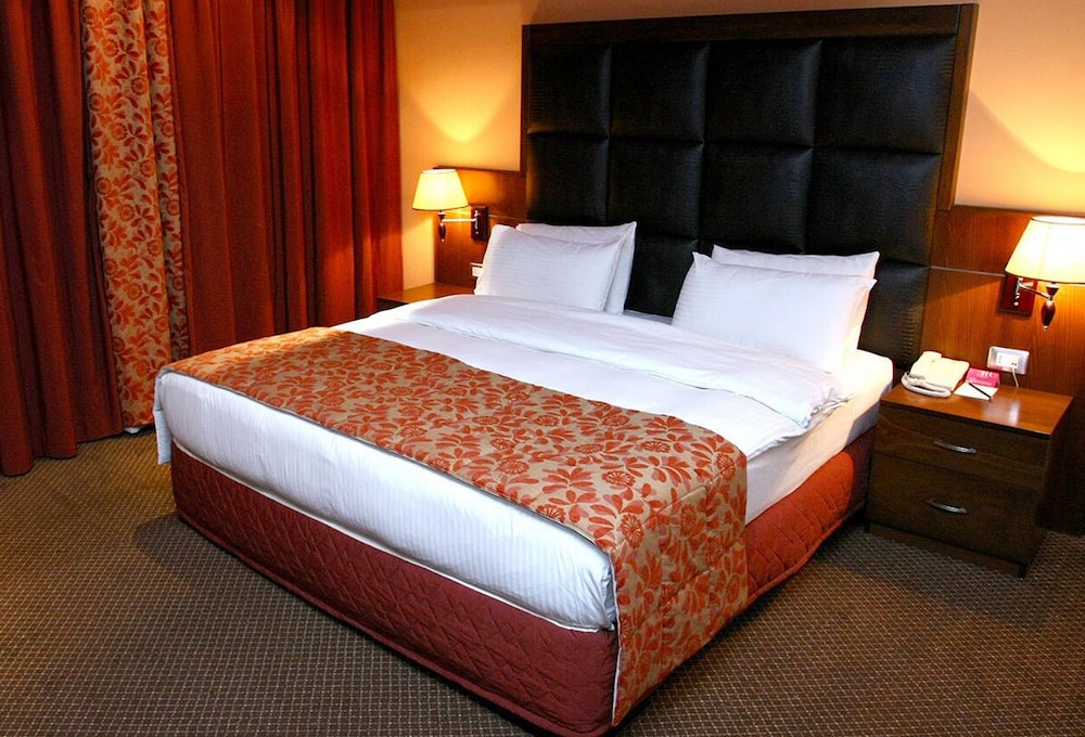 MARKAZIA SUITES 10/78