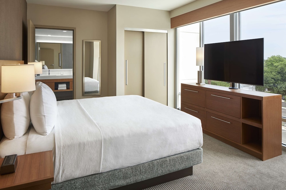 Hyatt Place Evansville / Downtown 8/25