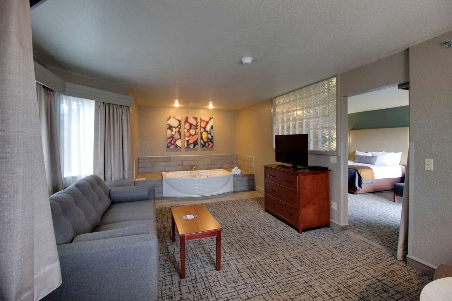 Best Western Harbour Pointe Lakefront 27/37
