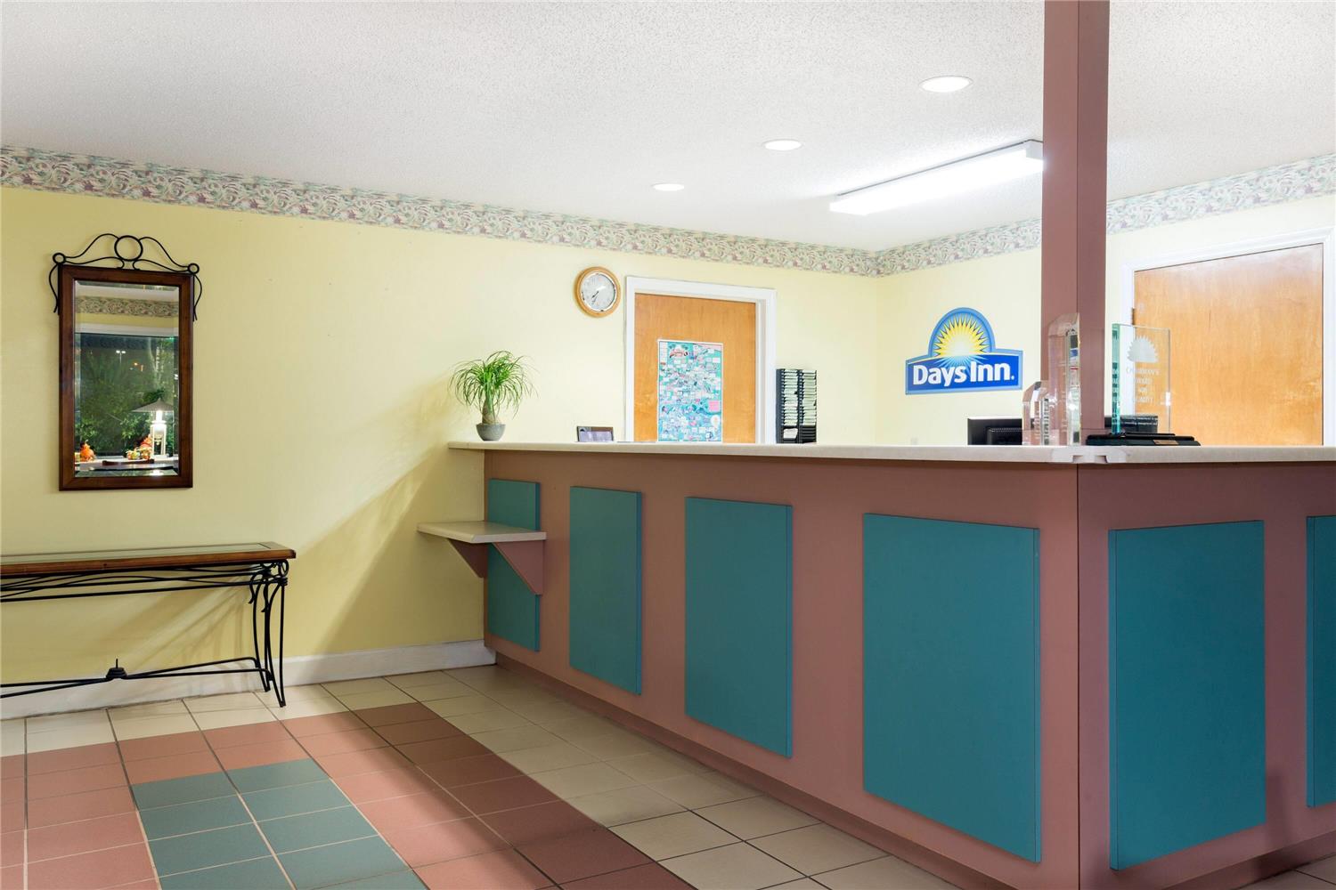 Days Inn by Wyndham Lamont/Monticello 3/10