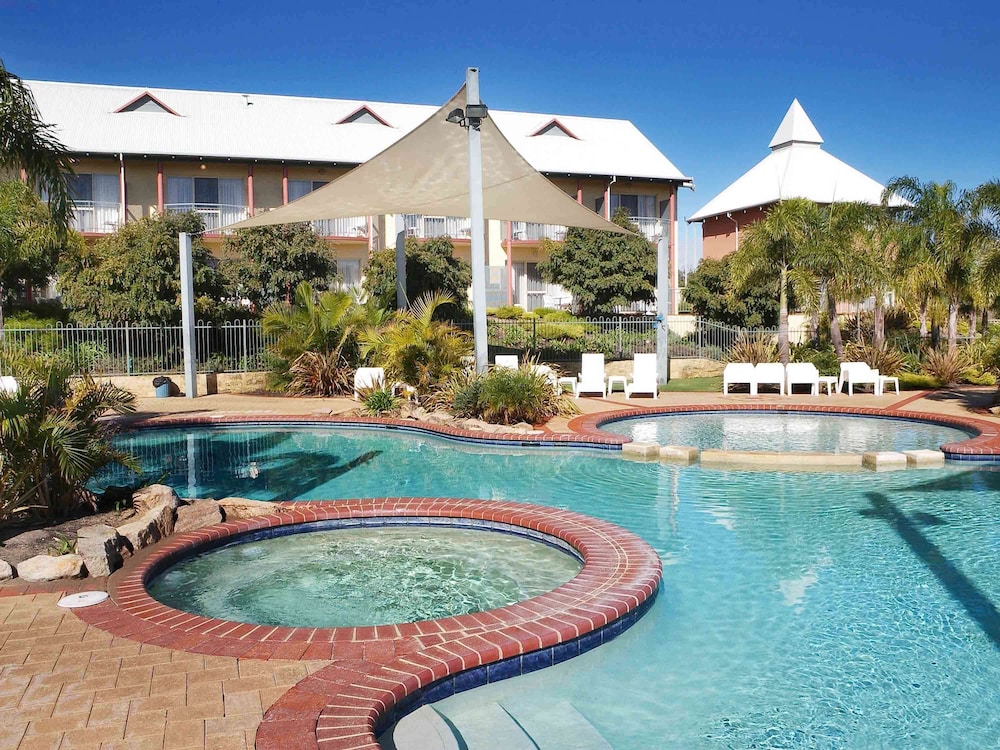 Mercure Bunbury Sanctuary Golf Resort 5/72