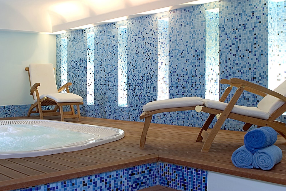 Hotel Real Palacio 45/76