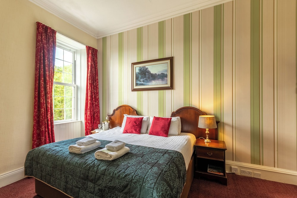 Gairloch Hotel 8/50