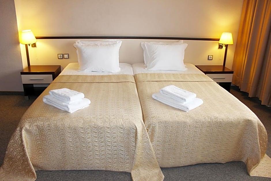 Kendros Hotel 7/20