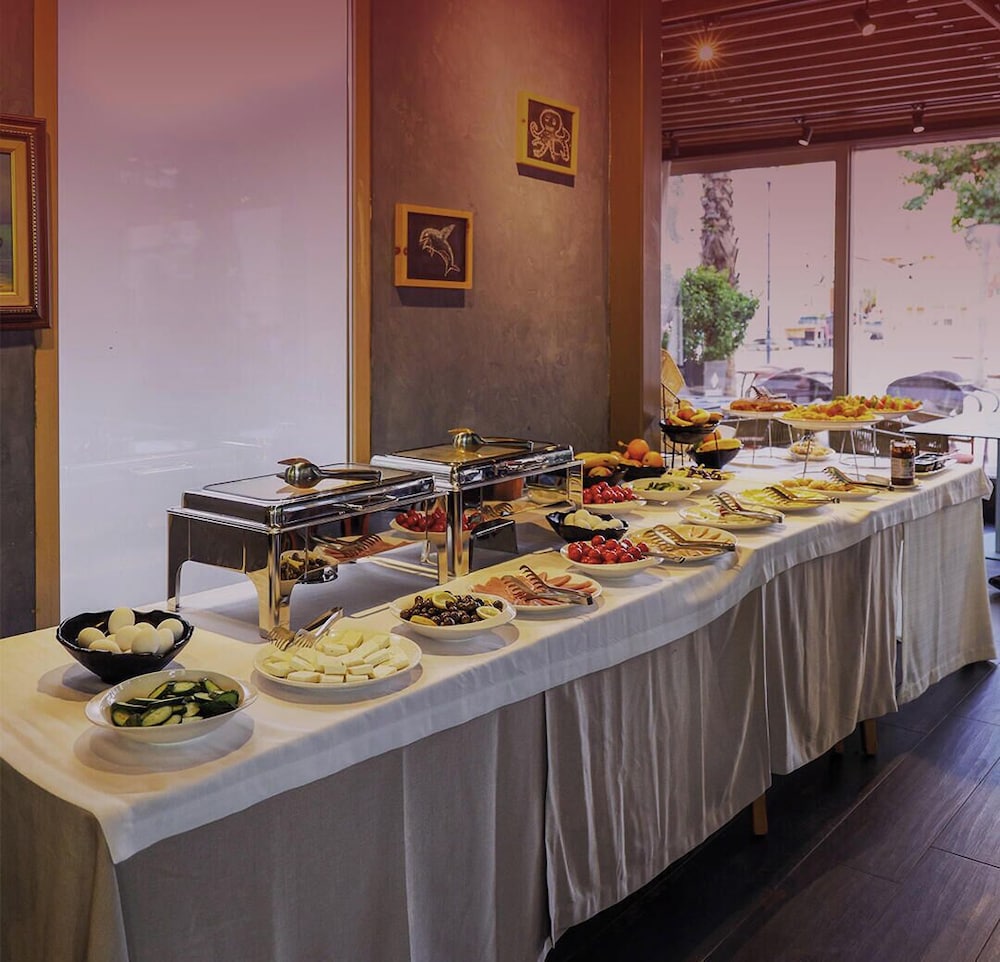 Bazaar Hotel 34/39