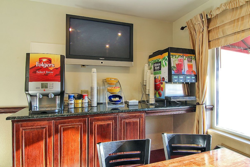 Days Inn by Wyndham Market Center Dallas Love Field 22/27
