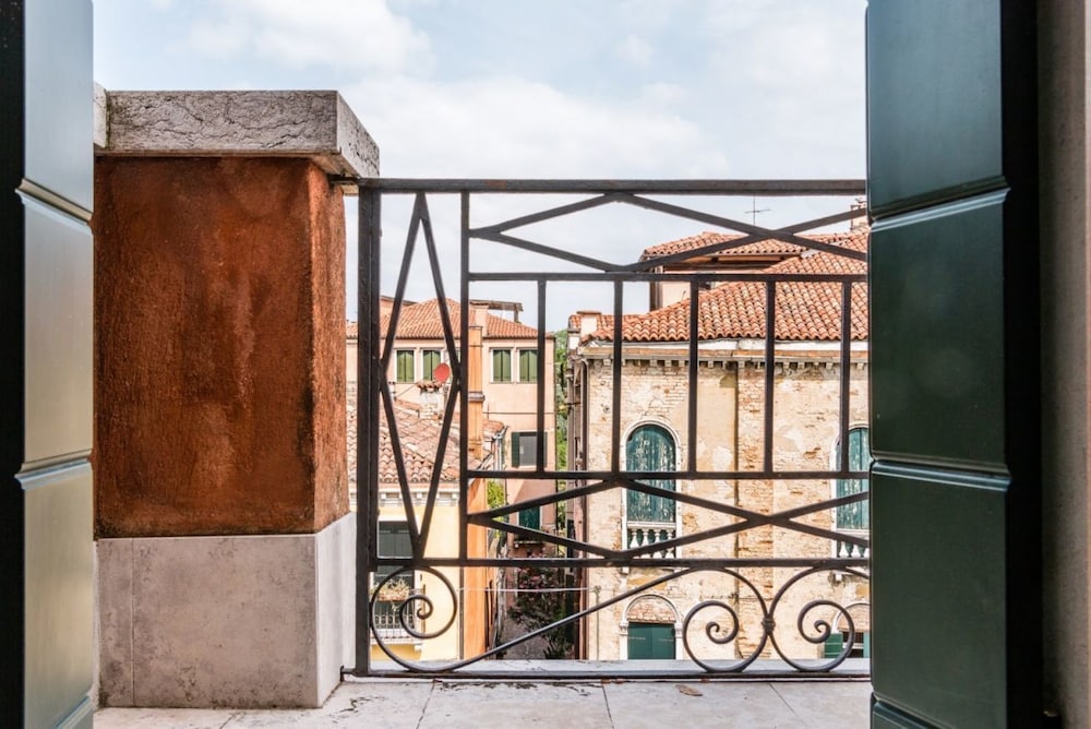 Carmini Canal View and Balcony with Lift 5/22