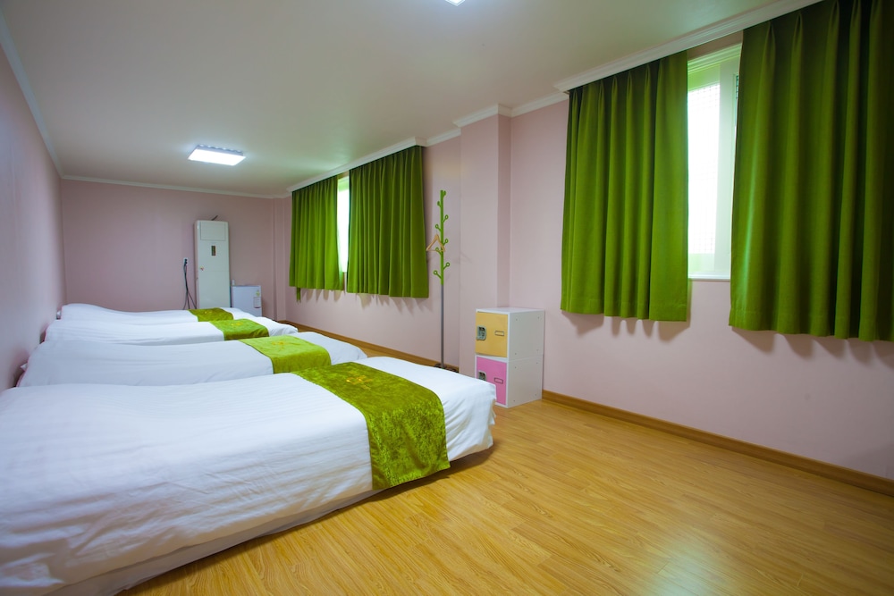 Jeju R Hotel Guest House Hostel 16/60
