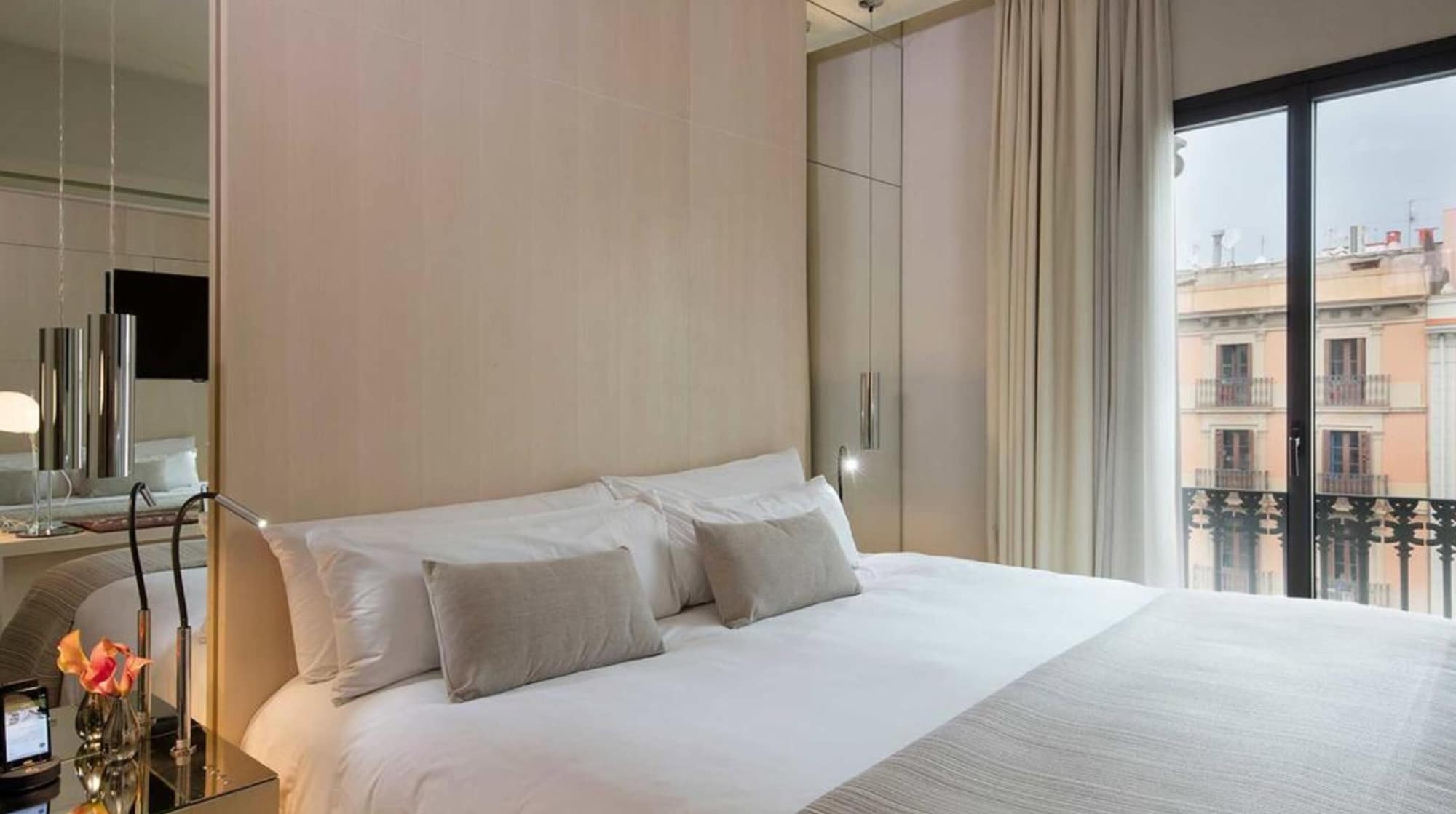 DELUXE, DOUBLE BED