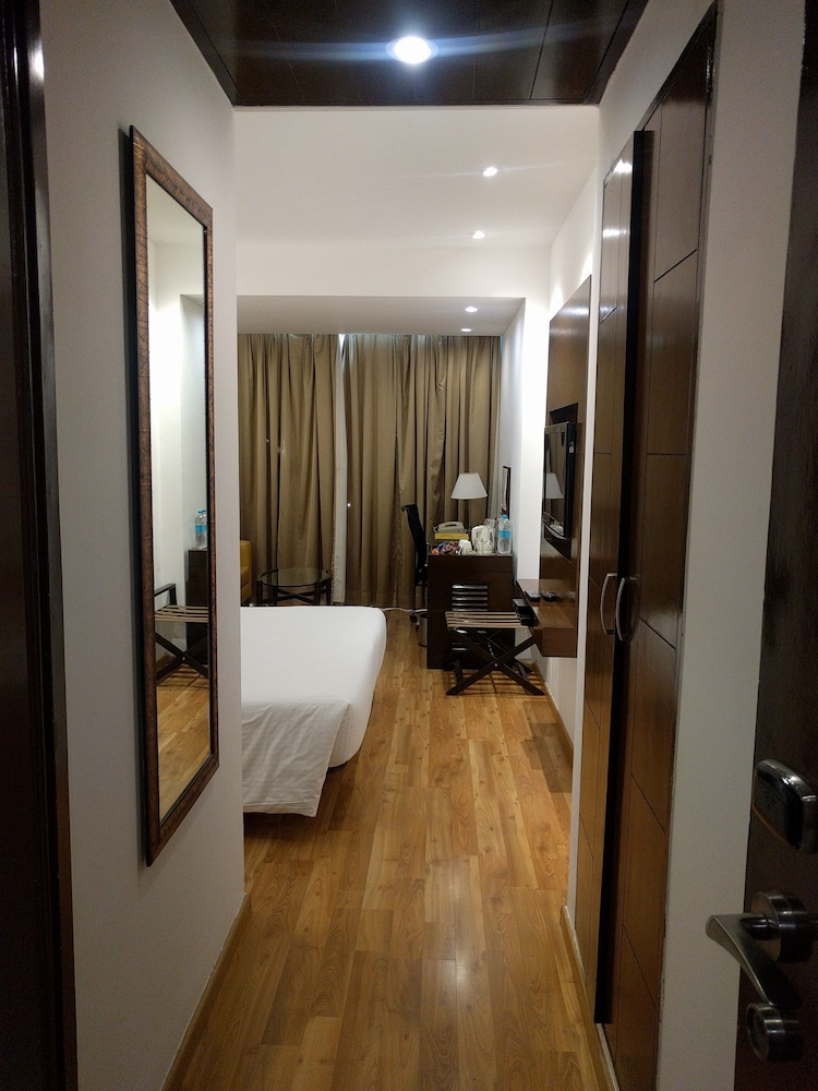 Lemon Tree Premier 1 Leisure Valley Gurugram 37/60