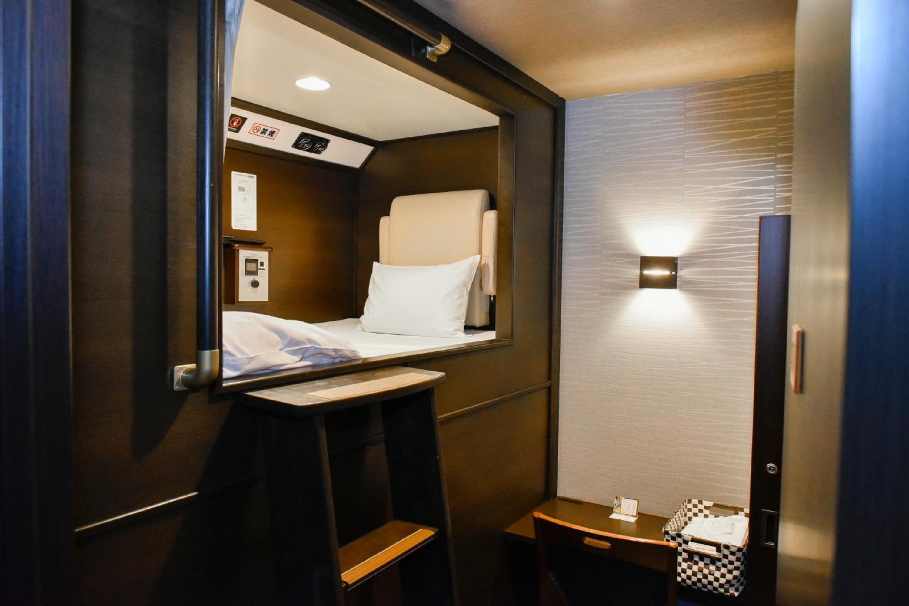 Capsule, Male Dorm, Upper