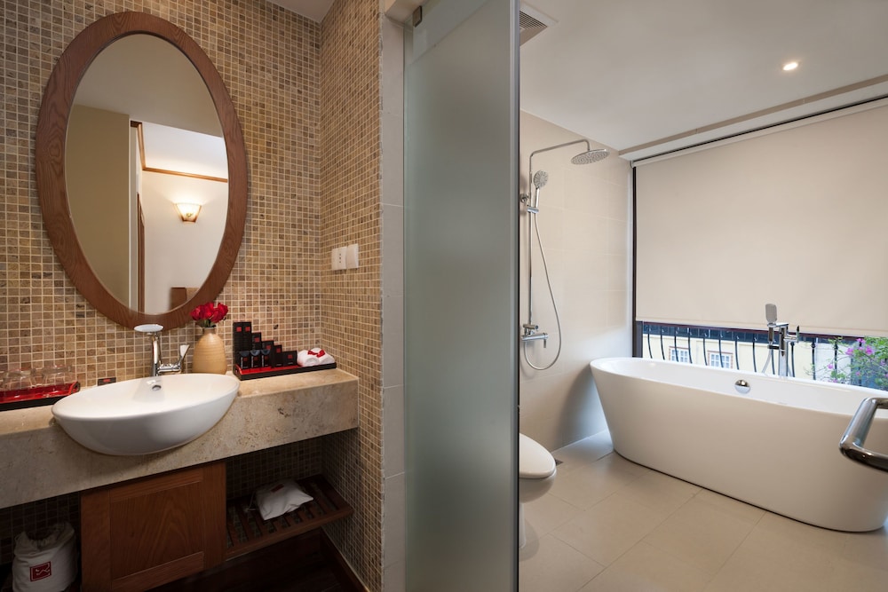 MK Premier Boutique Hotel 62/65