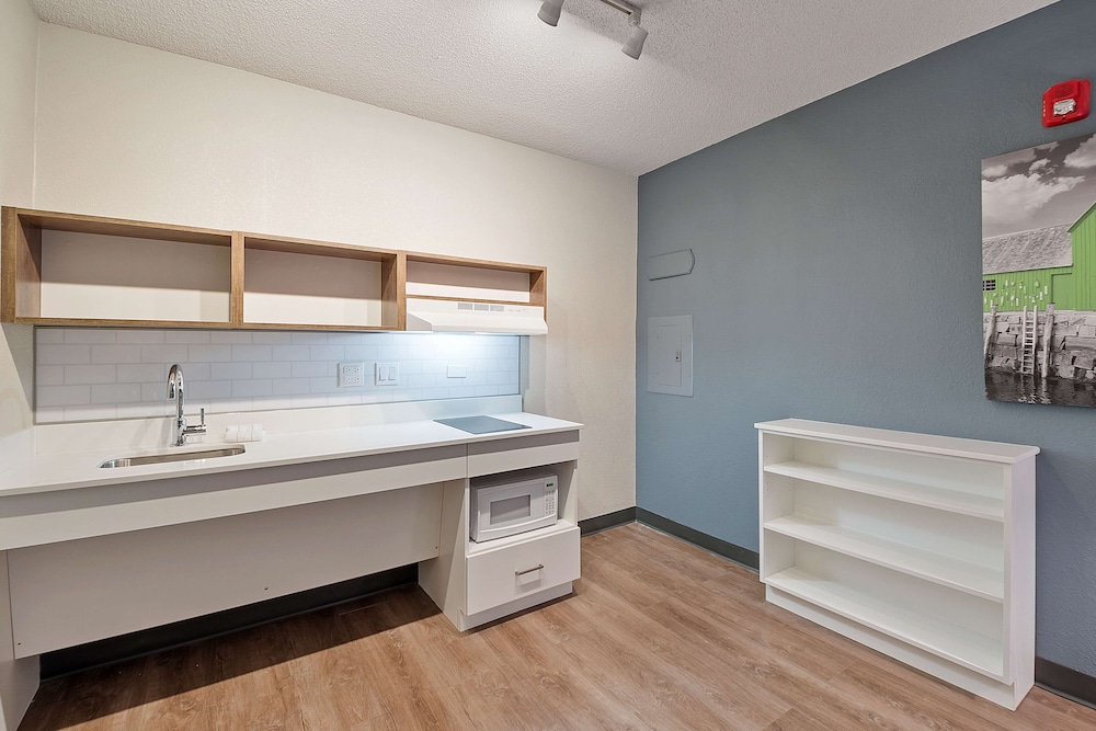 Extended Stay America - Miami - Airport - Blue Lagoon 42/43