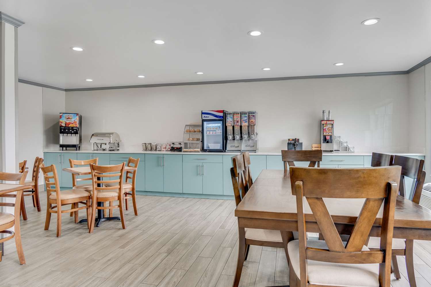 Country Inn & Suites By Radisson Grand Rapids Airport Mi 34/40