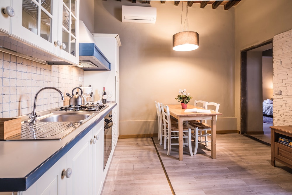 A Few Steps to The Duomo Enchanting 2BD Apt 1/19