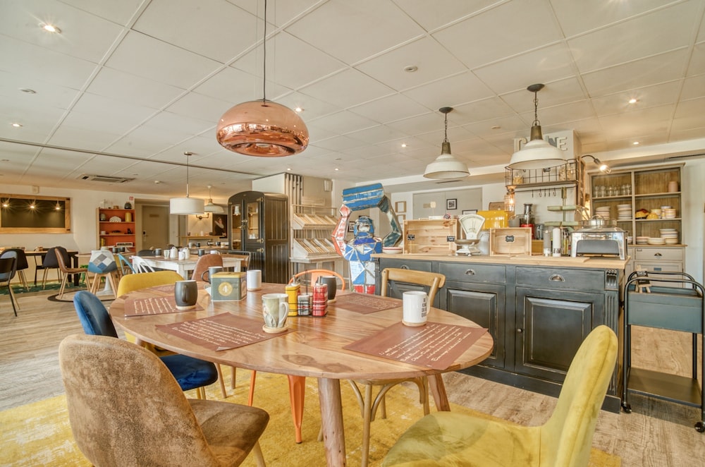 restaurant cafeteria