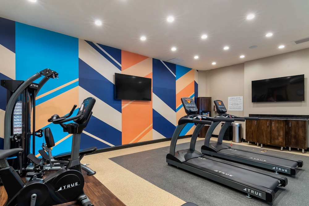 Best Western Premier Liberty Inn & Suites 32/48