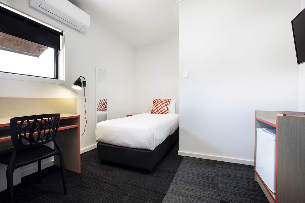 Villawood Hotel 9/29